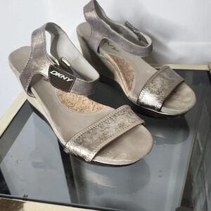 DKNY Wedge Sandals sz 6